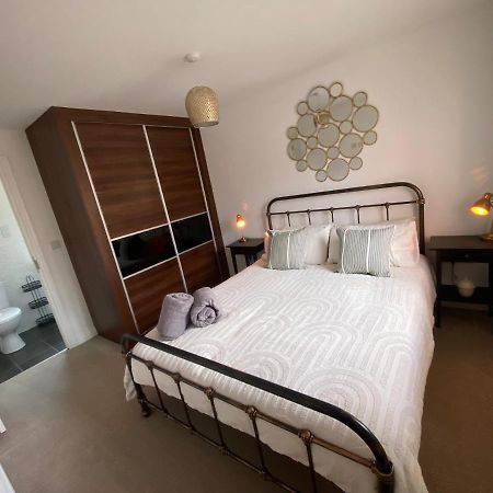 The Belfry 3 Bedrooms 2 Bathrooms Contractors & Family Higham Ferrers Exterior foto