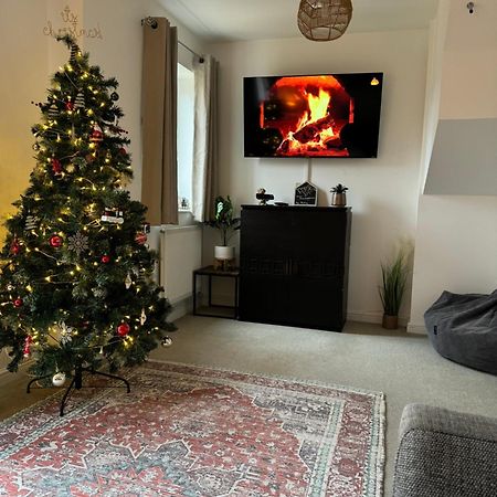 The Belfry 3 Bedrooms 2 Bathrooms Contractors & Family Higham Ferrers Exterior foto