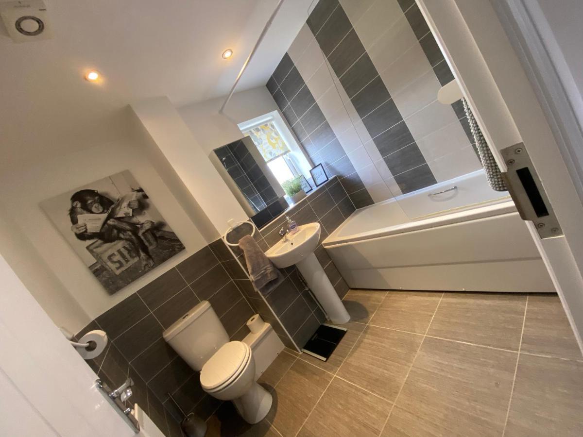The Belfry 3 Bedrooms 2 Bathrooms Contractors & Family Higham Ferrers Exterior foto