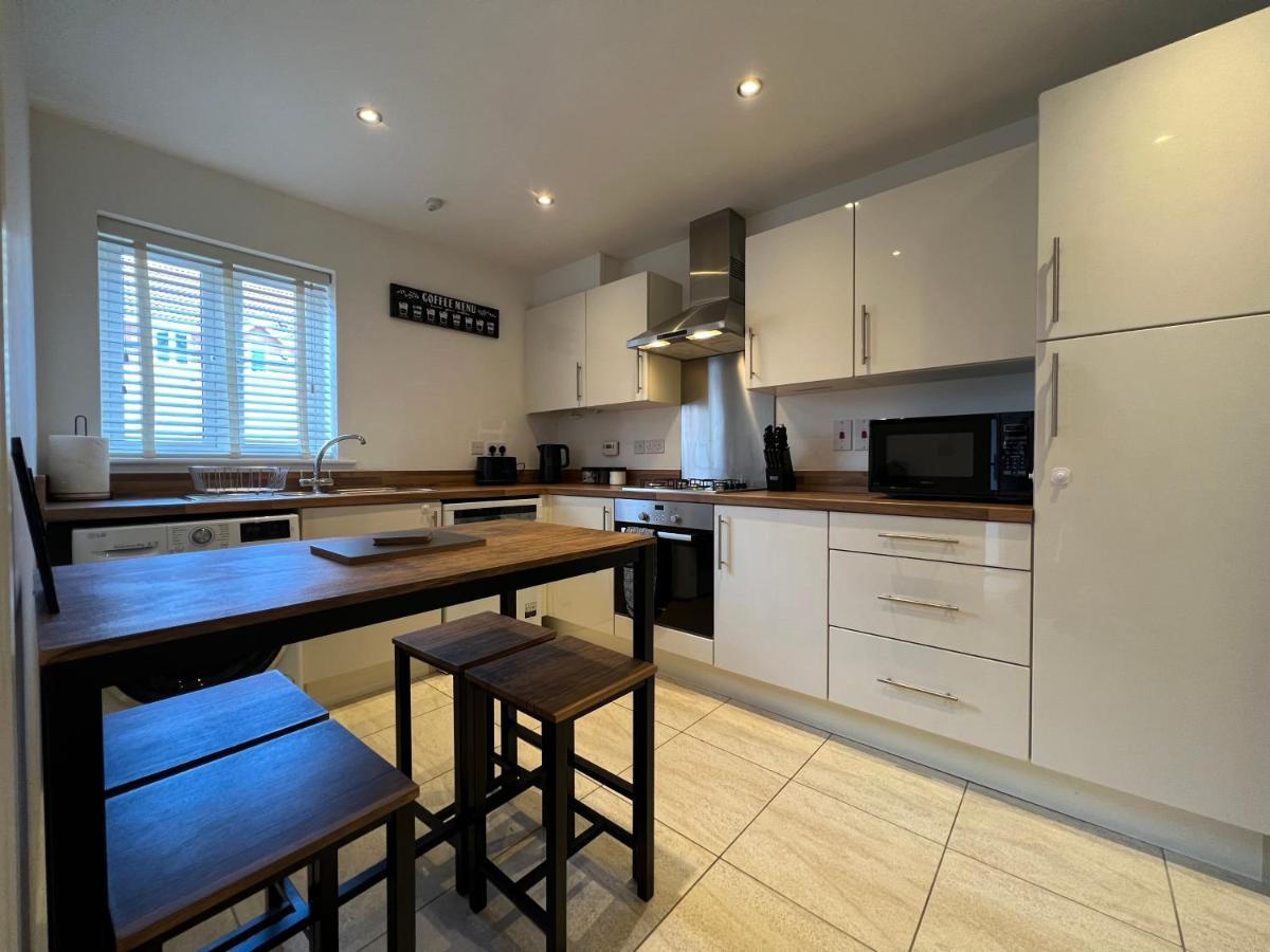 The Belfry 3 Bedrooms 2 Bathrooms Contractors & Family Higham Ferrers Exterior foto