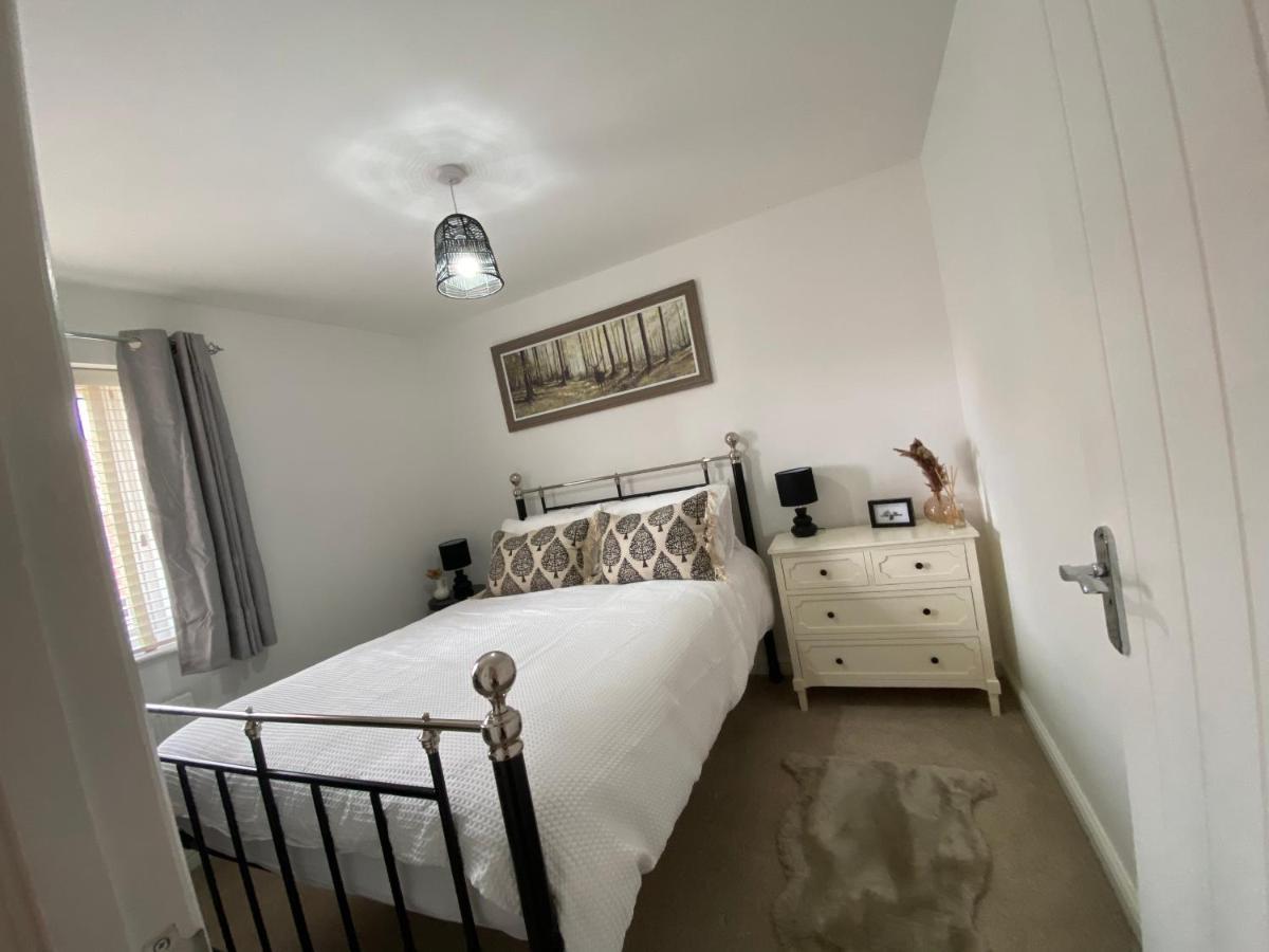The Belfry 3 Bedrooms 2 Bathrooms Contractors & Family Higham Ferrers Exterior foto
