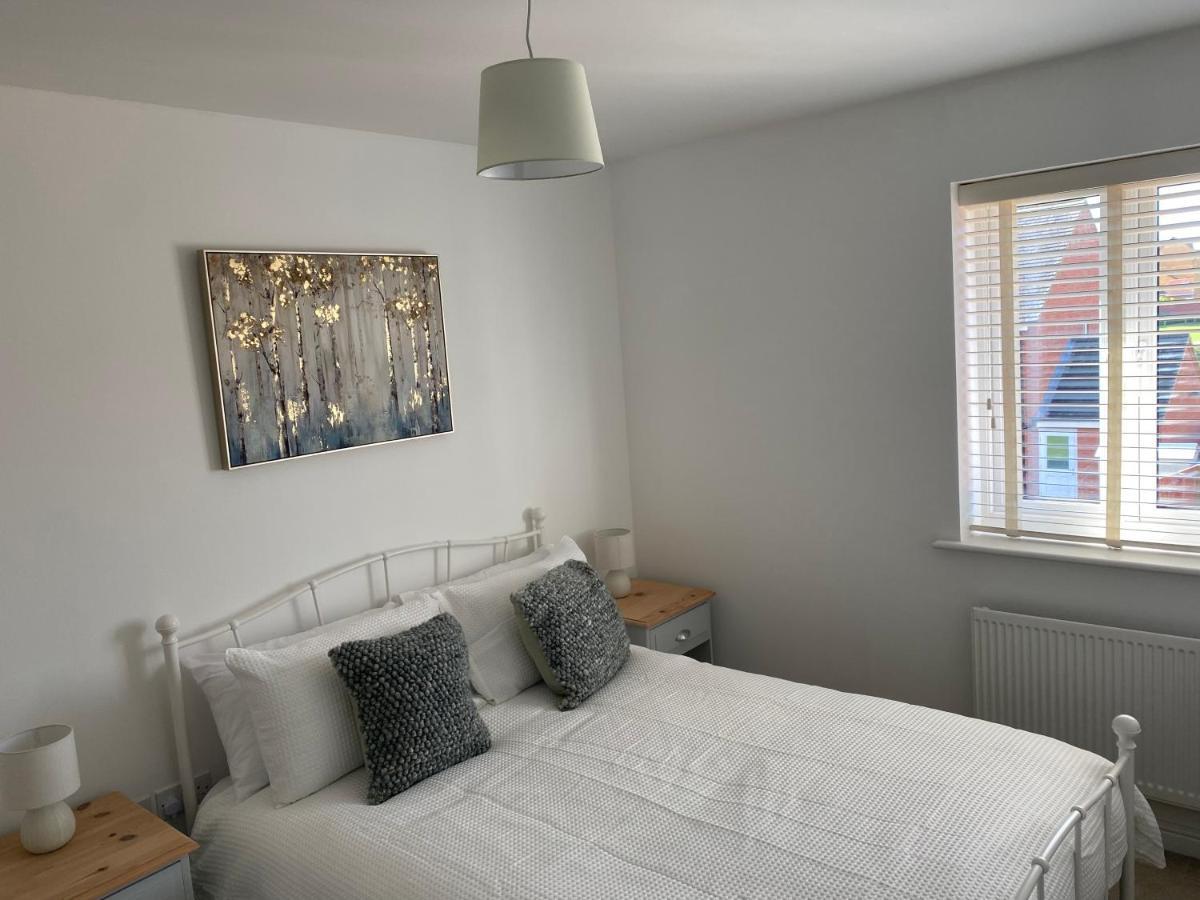 The Belfry 3 Bedrooms 2 Bathrooms Contractors & Family Higham Ferrers Exterior foto