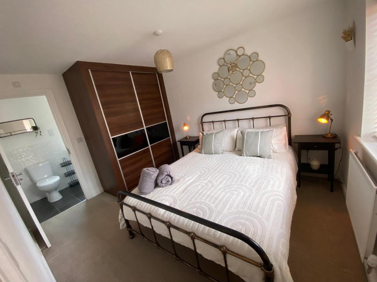 The Belfry 3 Bedrooms 2 Bathrooms Contractors & Family Higham Ferrers Exterior foto