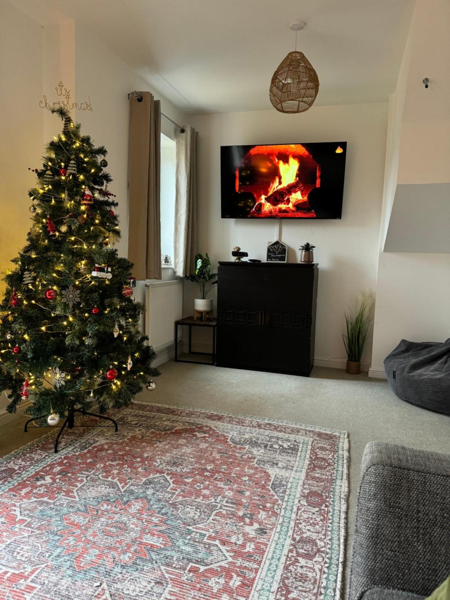 The Belfry 3 Bedrooms 2 Bathrooms Contractors & Family Higham Ferrers Exterior foto